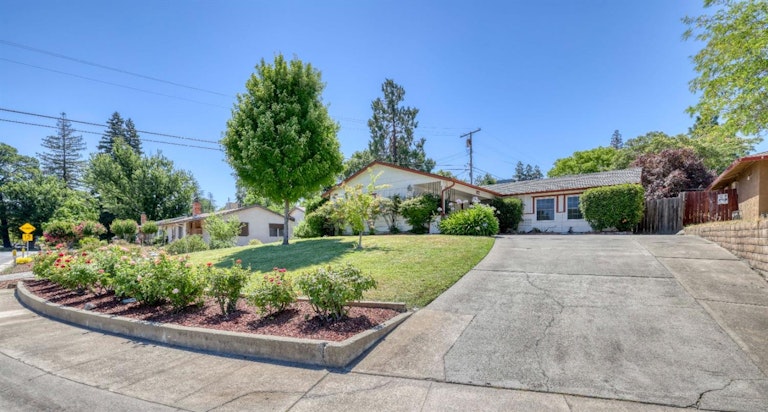 Photo 1 of 32 - 7446 Northlea Way, Citrus Heights, CA 95610