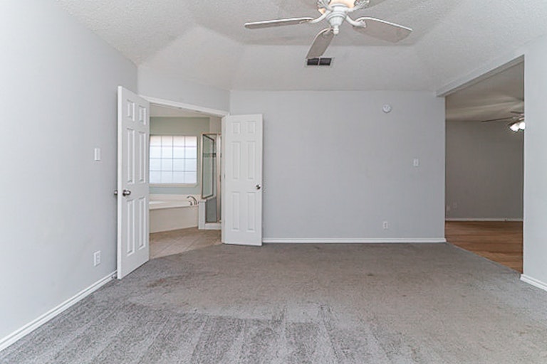 Photo 22 of 25 - 2811 Ashbury Dr, Arlington, TX 76015