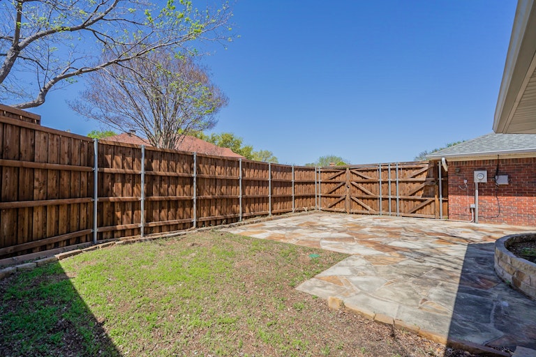 Photo 36 of 36 - 1721 Knob Hill Dr, Garland, TX 75043