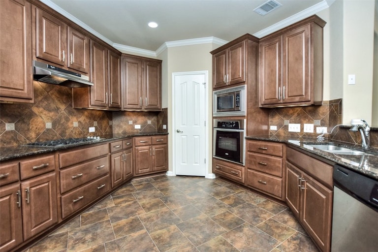Photo 11 of 27 - 8020 Alophia Dr, Austin, TX 78739