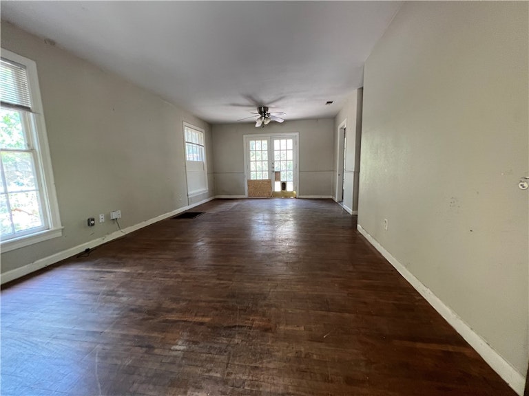 Photo 26 of 37 - 1800 Alguno Rd, Austin, TX 78757