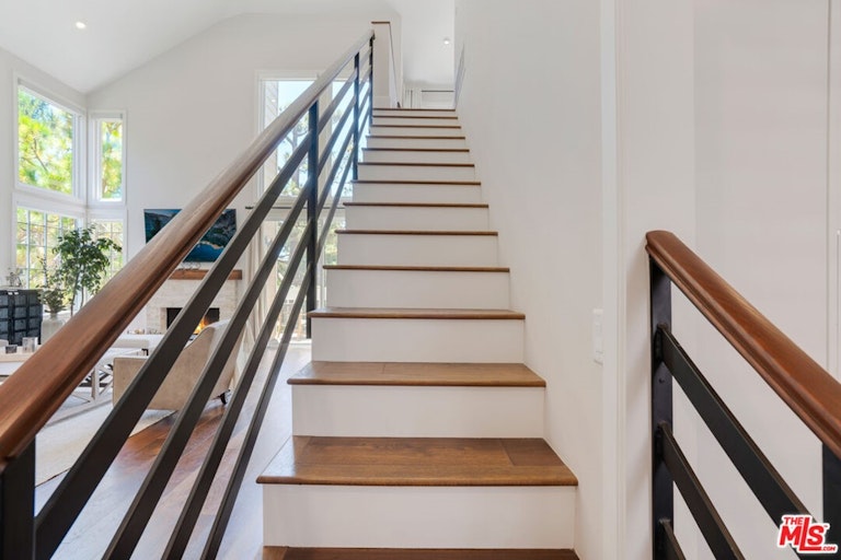 Photo 24 of 41 - 4342 Redwood Ave Unit C308, Marina Del Rey, CA 90292