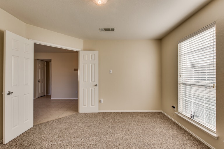 Photo 13 of 37 - 414 Hackberry Dr, Fate, TX 75087