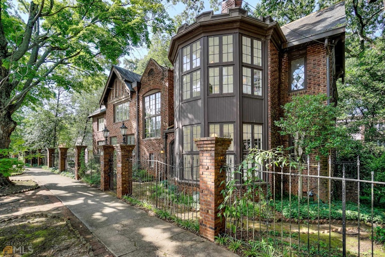 Photo 2 of 59 - 898 Briarcliff Rd NE, Atlanta, GA 30306