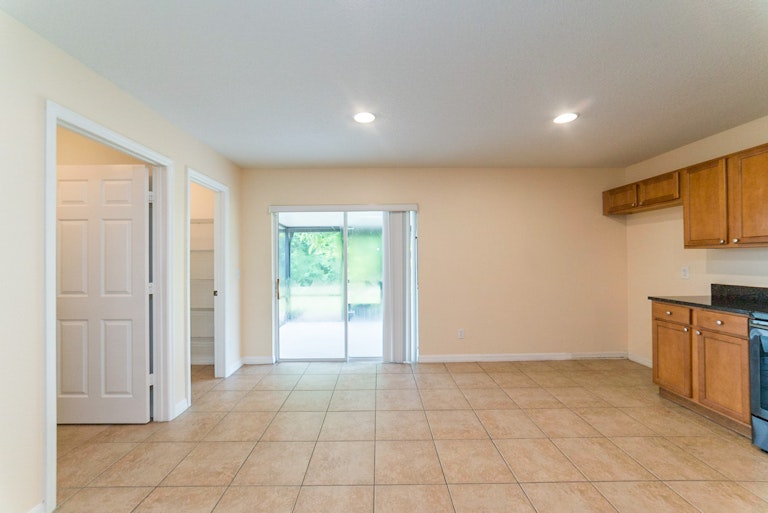 Photo 9 of 19 - 226 Windrose Dr, Orlando, FL 32824