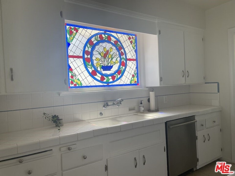 Photo 13 of 45 - 10643 Blix St, North Hollywood, CA 91602