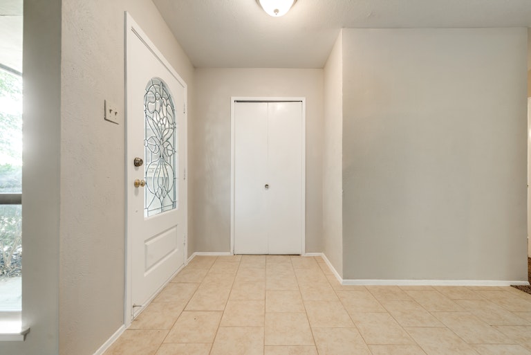 Photo 9 of 29 - 4318 Clemson Dr, Garland, TX 75042