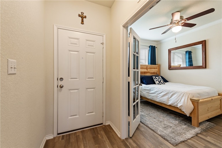 Photo 3 of 37 - 1517 Cliffbrake Way, Georgetown, TX 78626