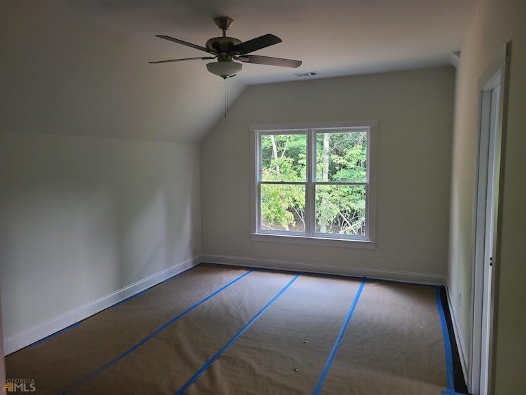 Photo 17 of 32 - 6011 Tradewinds Cv, Gainesville, GA 30506