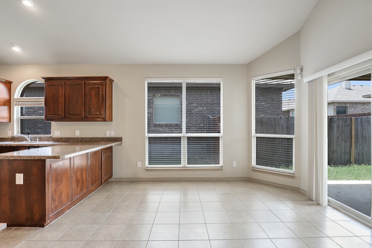 Photo 4 of 25 - 10849 Emerald Park Ln, Haslet, TX 76052