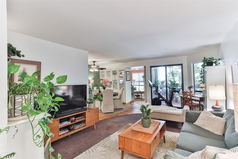 Photo 8 of 54 - 222 N Rose St #208, Burbank, CA 91505