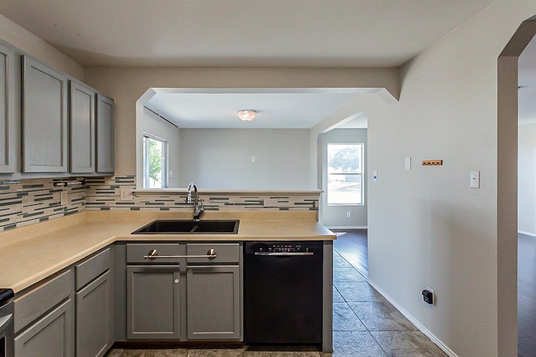 Photo 8 of 20 - 8130 Willow Country, San Antonio, TX 78254
