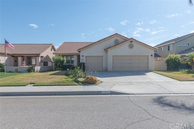 Photo 2 of 39 - 2077 Saint Emilion Ln, San Jacinto, CA 92583