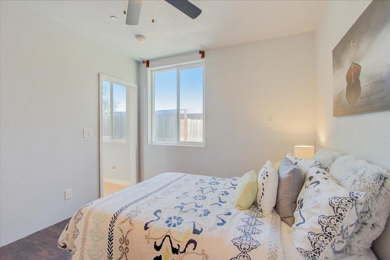 Photo 27 of 43 - 10082 Mud Hen Way, Elk Grove, CA 95757
