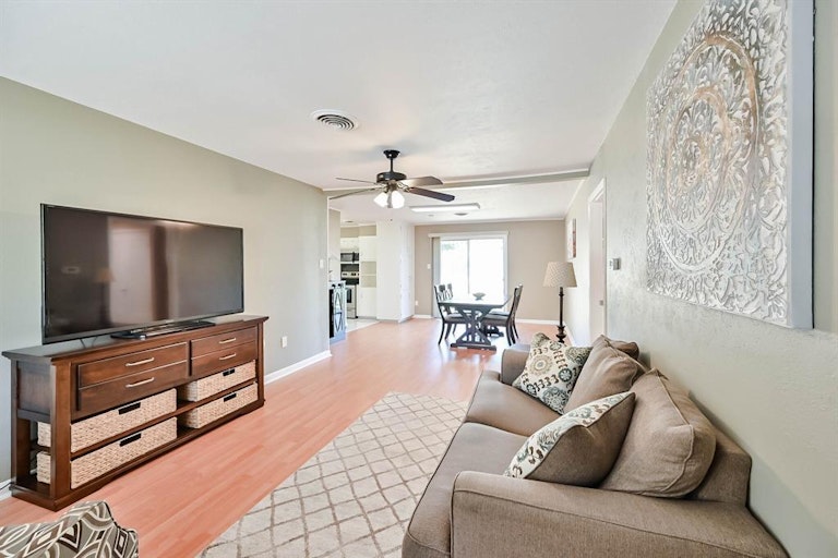 Photo 3 of 24 - 702 Paula St, Kennedale, TX 76060