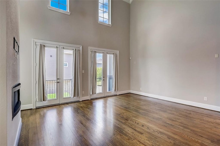 Photo 16 of 40 - 1704 Oak Leaf Pass Dr, Houston, TX 77055