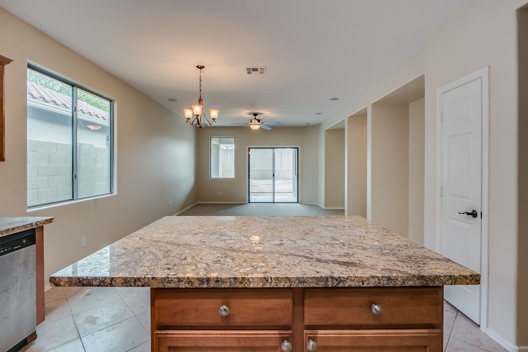 Photo 4 of 23 - 1612 W Kuralt Dr, Anthem, AZ 85086