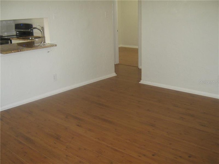 Photo 4 of 14 - 140 42nd Ave NE, Saint Petersburg, FL 33703