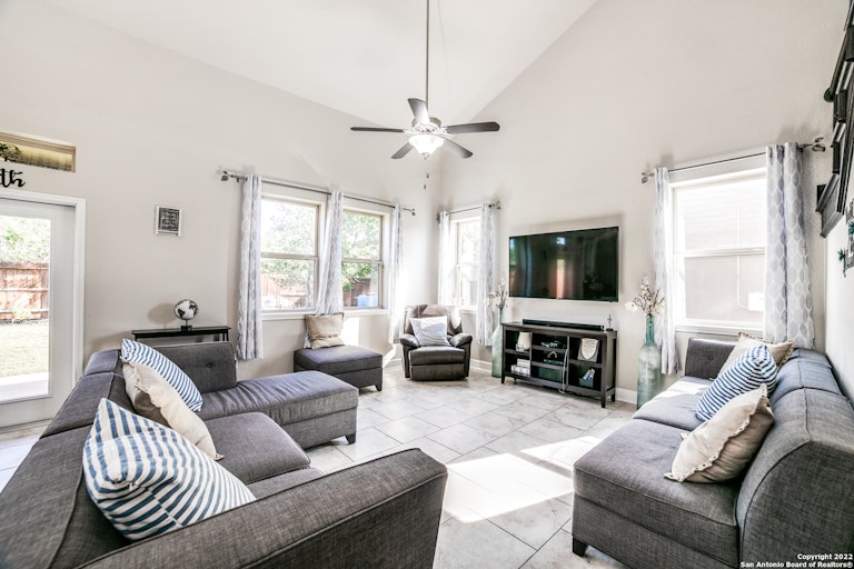Photo 5 of 29 - 14211 Sam Houston Way, San Antonio, TX 78253