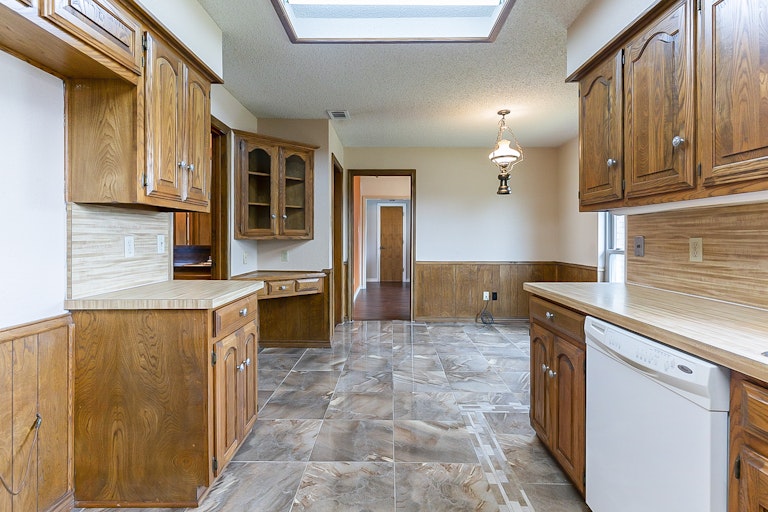 Photo 10 of 24 - 707 Corinthian Pl, Duncanville, TX 75137