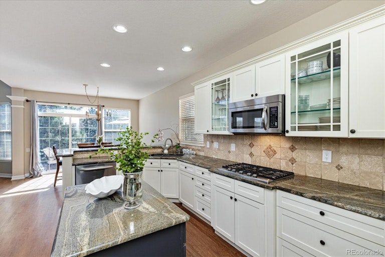 Photo 17 of 38 - 549 Shoreham Cir, Castle Pines, CO 80108