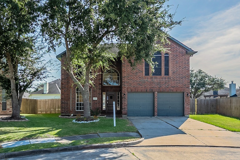 Photo 1 of 30 - 1134 Park Breeze Ct, Fresno, TX 77545