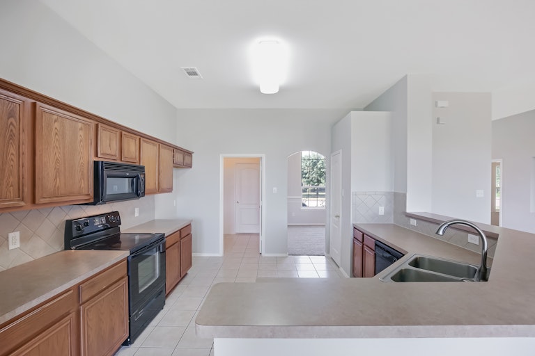 Photo 10 of 26 - 225 Brandi Ridge Dr, Midlothian, TX 76065