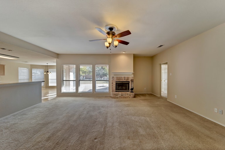 Photo 12 of 28 - 940 High Point Dr, Midlothian, TX 76065