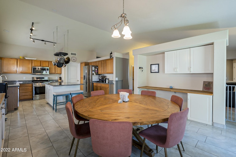 Photo 13 of 39 - 901 W Juanita Ave, Gilbert, AZ 85233