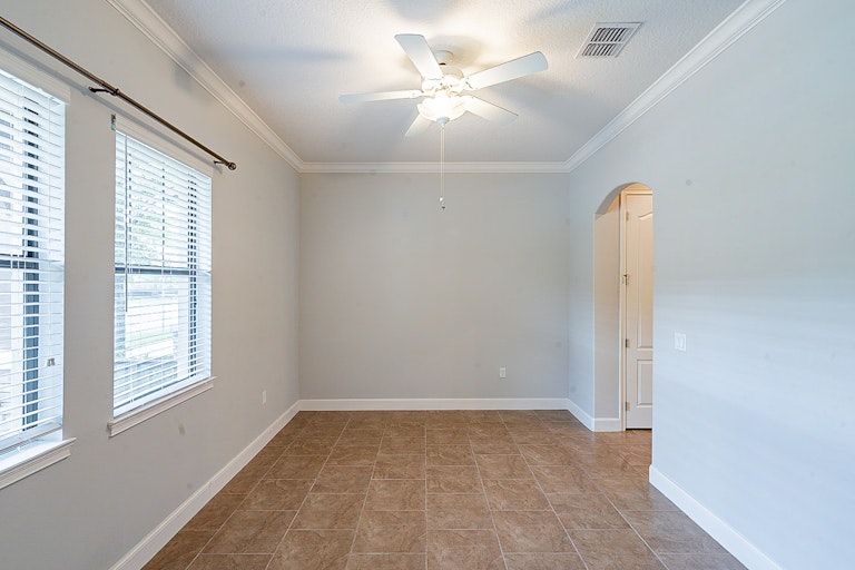 Photo 5 of 28 - 10611 Village Lake Rd, Windermere, FL 34786
