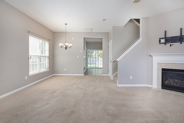 Photo 3 of 17 - 3107 Golden Dale Ln, Charlotte, NC 28262