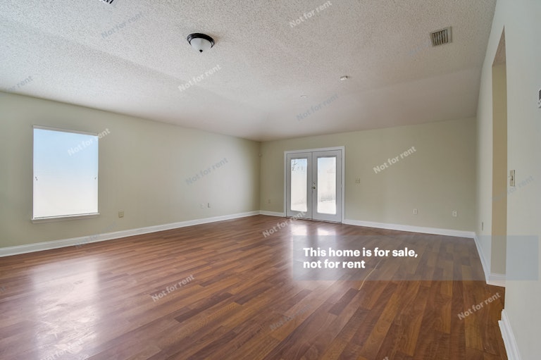 Photo 3 of 30 - 574 Chancellor Dr W, Jacksonville, FL 32225