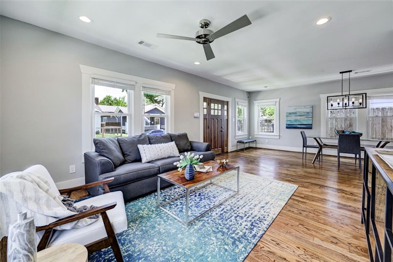 Photo 4 of 20 - 1033 E 16th St, Houston, TX 77009