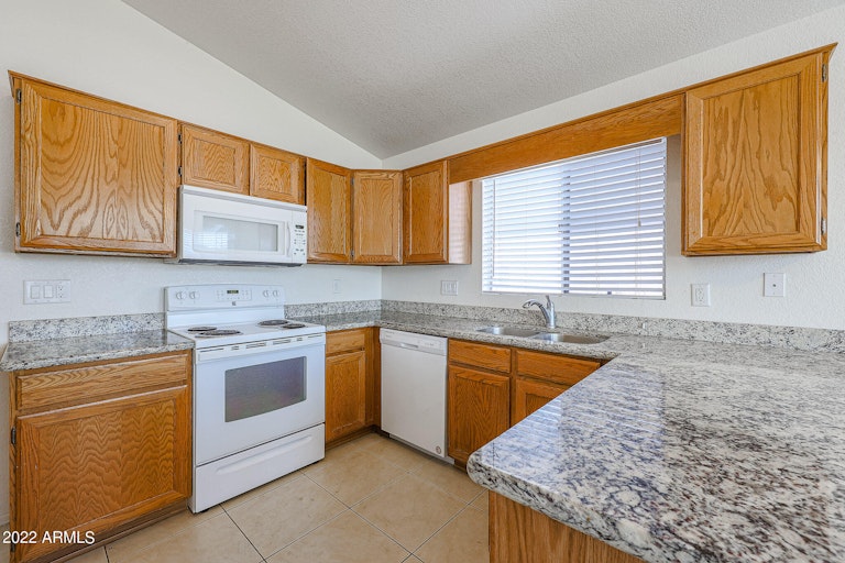 Photo 12 of 31 - 8865 W Morningside Dr, Peoria, AZ 85382