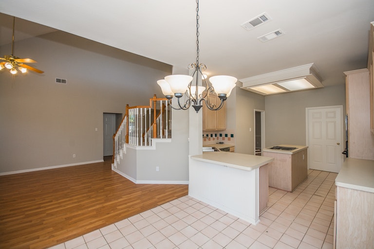 Photo 9 of 44 - 2712 Summerwood Ct, McKinney, TX 75072
