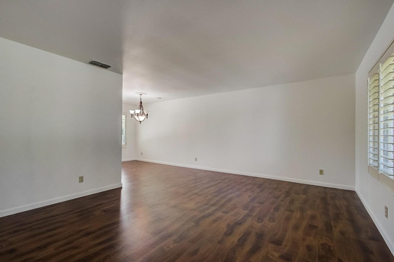 Photo 10 of 27 - 8121 Garryanna Dr, Citrus Heights, CA 95610