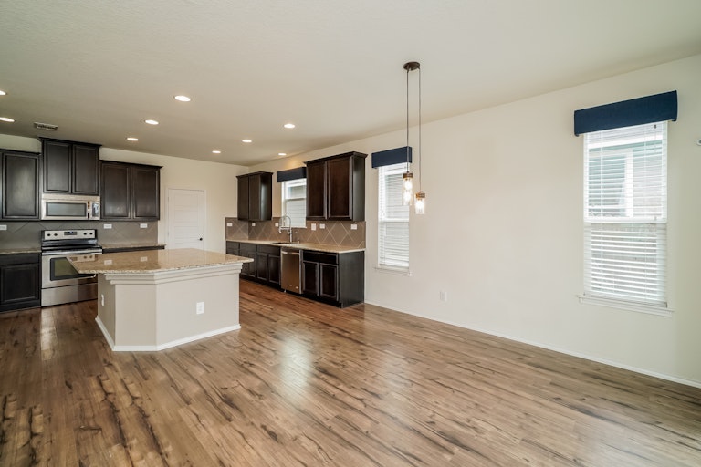 Photo 14 of 27 - 4213 Gale Mdws, New Braunfels, TX 78130
