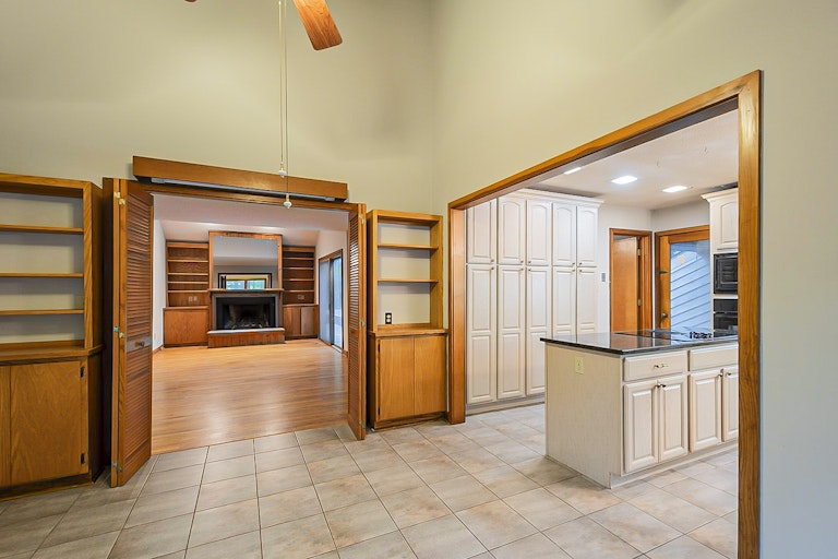 Photo 9 of 22 - 110 Hunters Ridge Rd, Chapel Hill, NC 27517