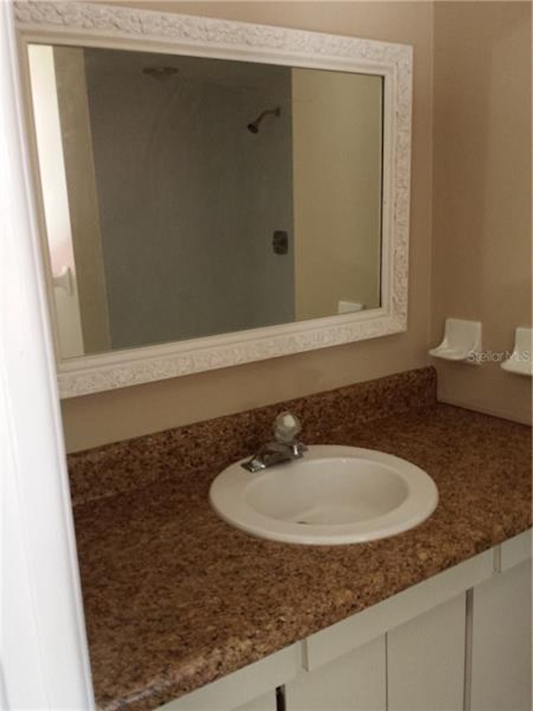 Photo 12 of 25 - 512 Limetree Dr, Oldsmar, FL 34677