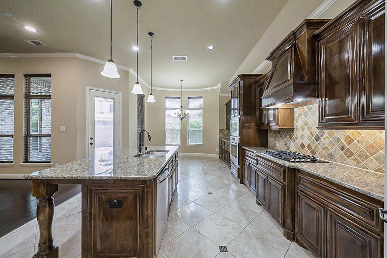 Photo 9 of 45 - 1326 Bastrop Glen Ln, League City, TX 77573