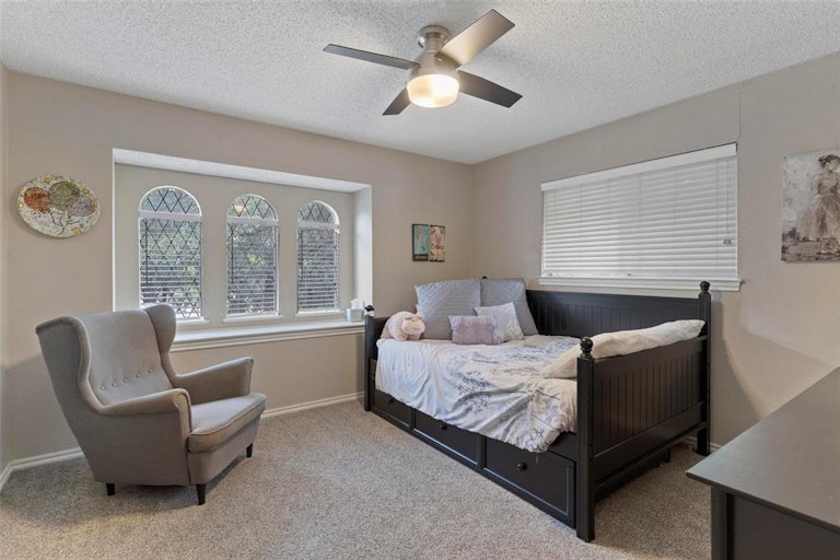 Photo 18 of 31 - 2405 Drawbridge Dr, Arlington, TX 76012