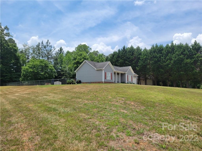 Photo 2 of 12 - 418 Summer Ridge Rd, Stanley, NC 28164