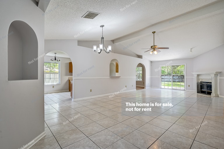 Photo 6 of 37 - 1154 Weyburn Way, Jacksonville, FL 32225