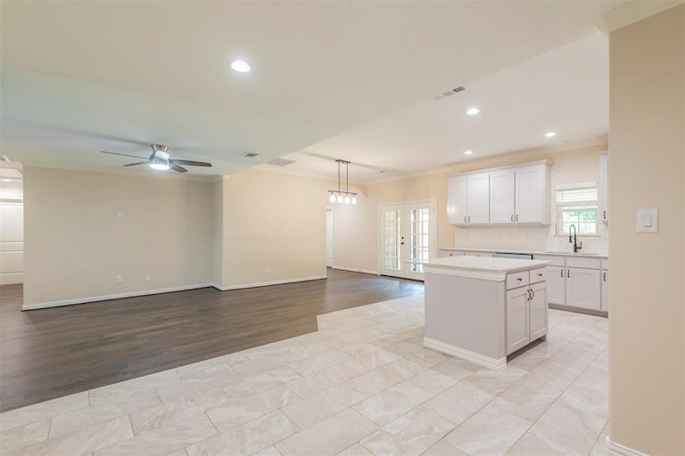 Photo 14 of 33 - 4165 Doyle Ln, Lancaster, TX 75134