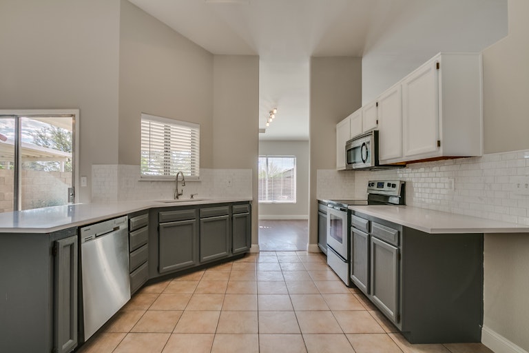 Photo 6 of 19 - 4229 E Liberty Ln, Phoenix, AZ 85048