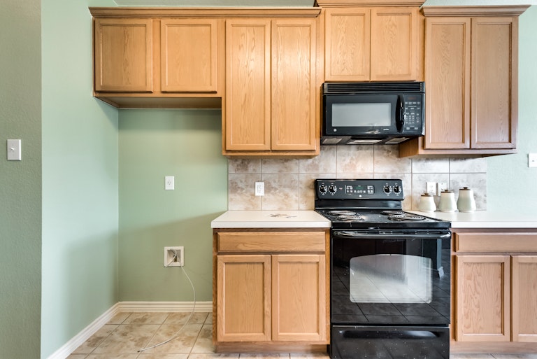 Photo 11 of 37 - 229 Willowlake Dr, Little Elm, TX 75068