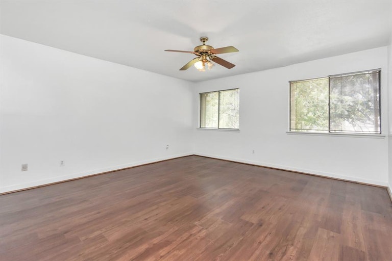 Photo 24 of 33 - 2409 Bering Dr #6, Houston, TX 77057