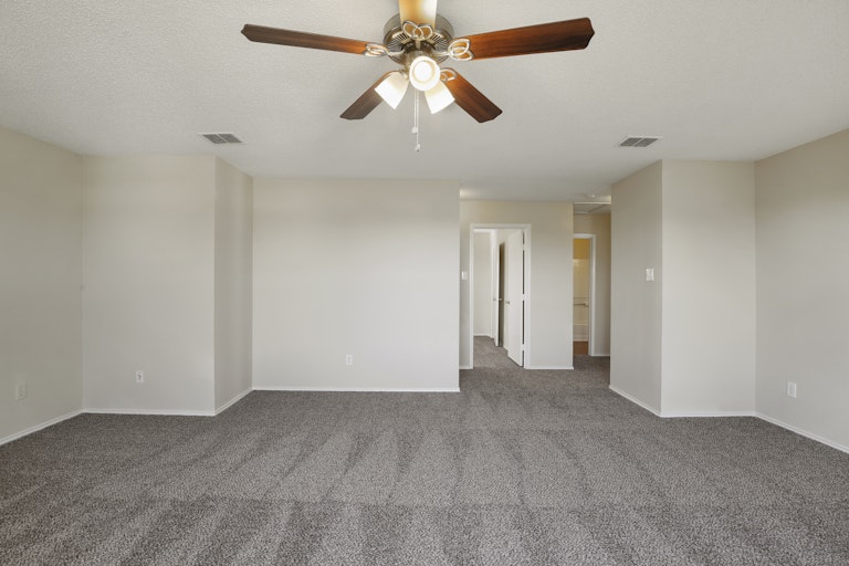Photo 21 of 30 - 6904 Meadow Way Ln, Fort Worth, TX 76179