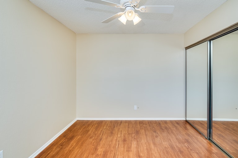 Photo 16 of 20 - 6409 W Paradise Ln, Glendale, AZ 85306