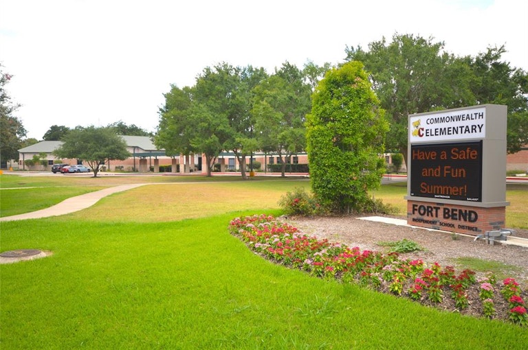 Photo 41 of 44 - 5003 Kingsland Ct, Sugar Land, TX 77479
